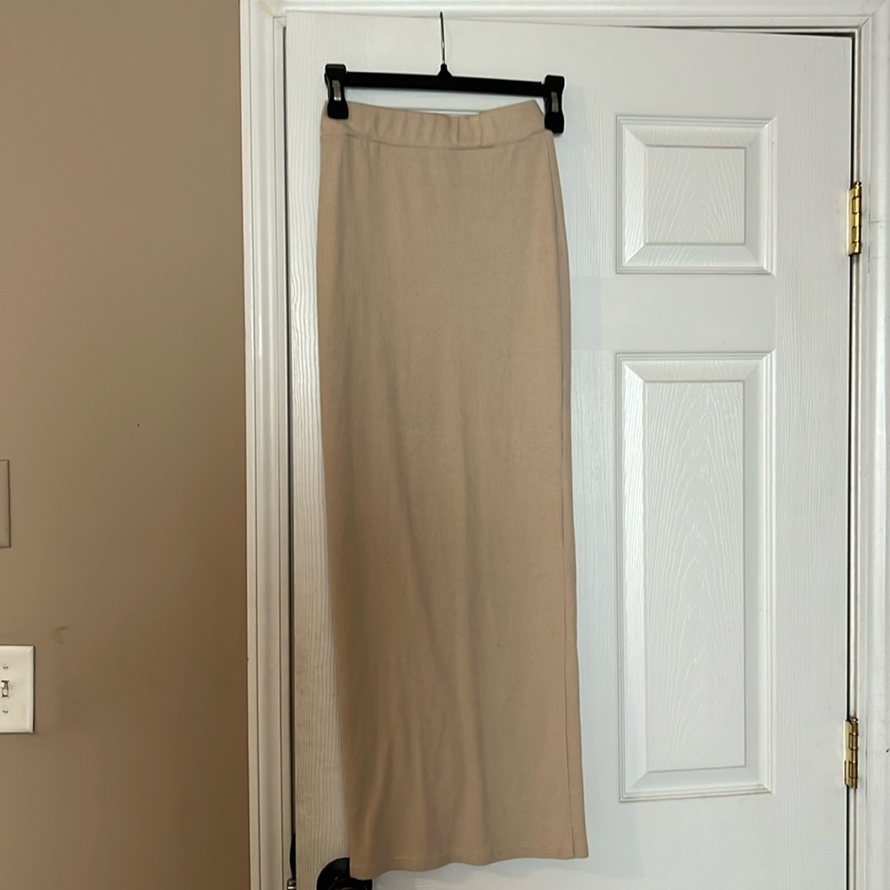 RIBBED MAXI TIGHT SKIRT